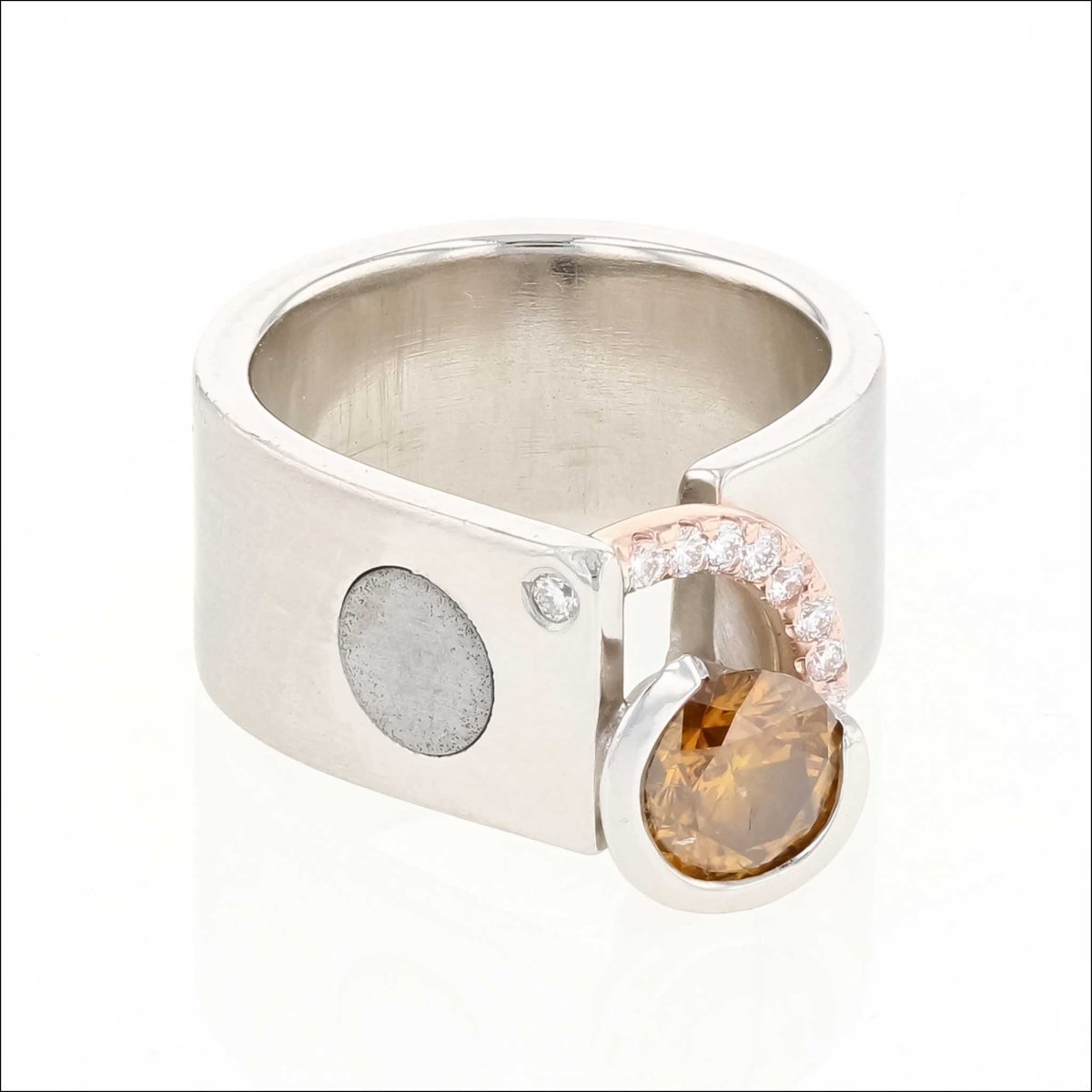 Reasons to Choose a Custom Engagement Ring - Jewelsmith