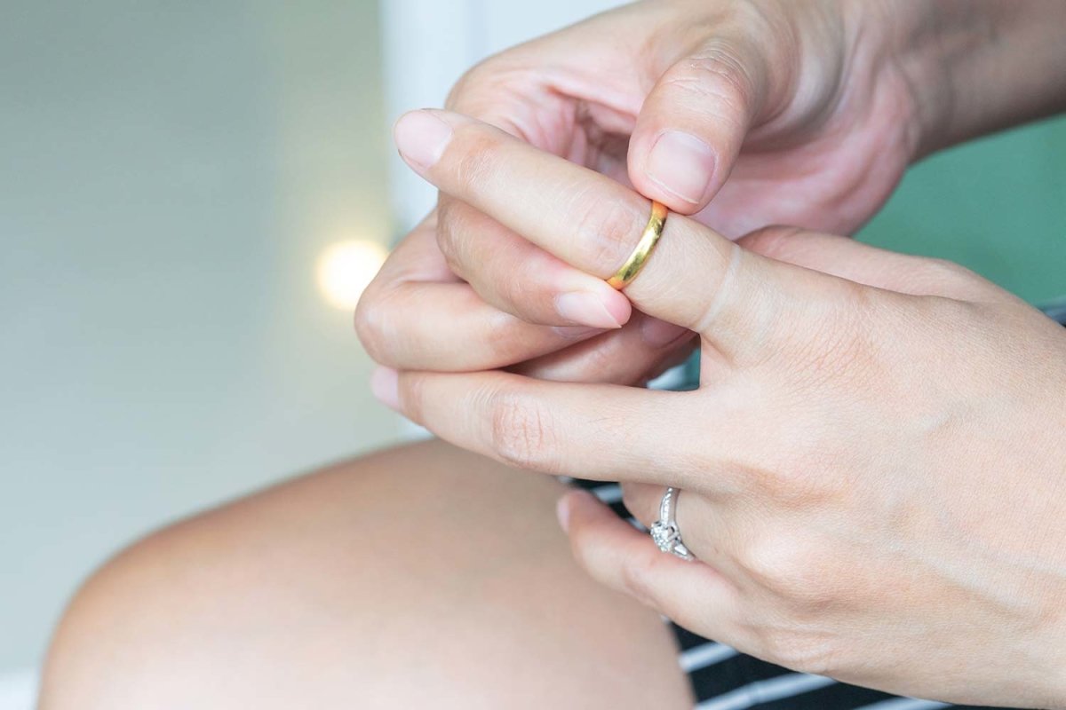 What To Do If Your Ring Is Stuck On Your Finger - Jewelsmith