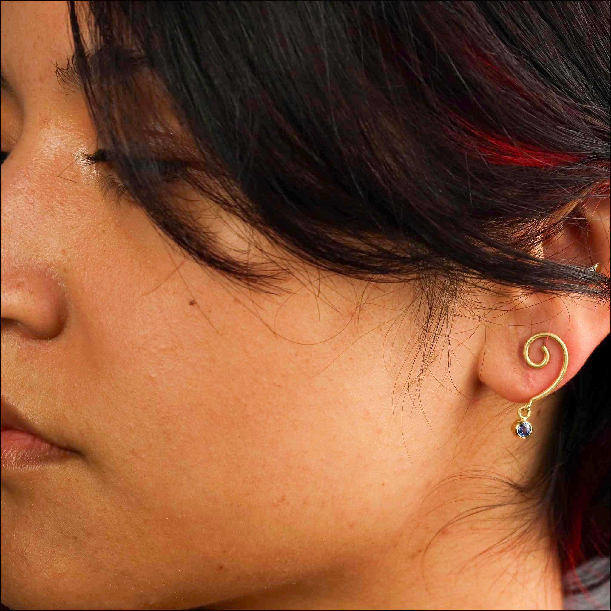 Spiral Top Sapphire Drop Earrings 18KY model