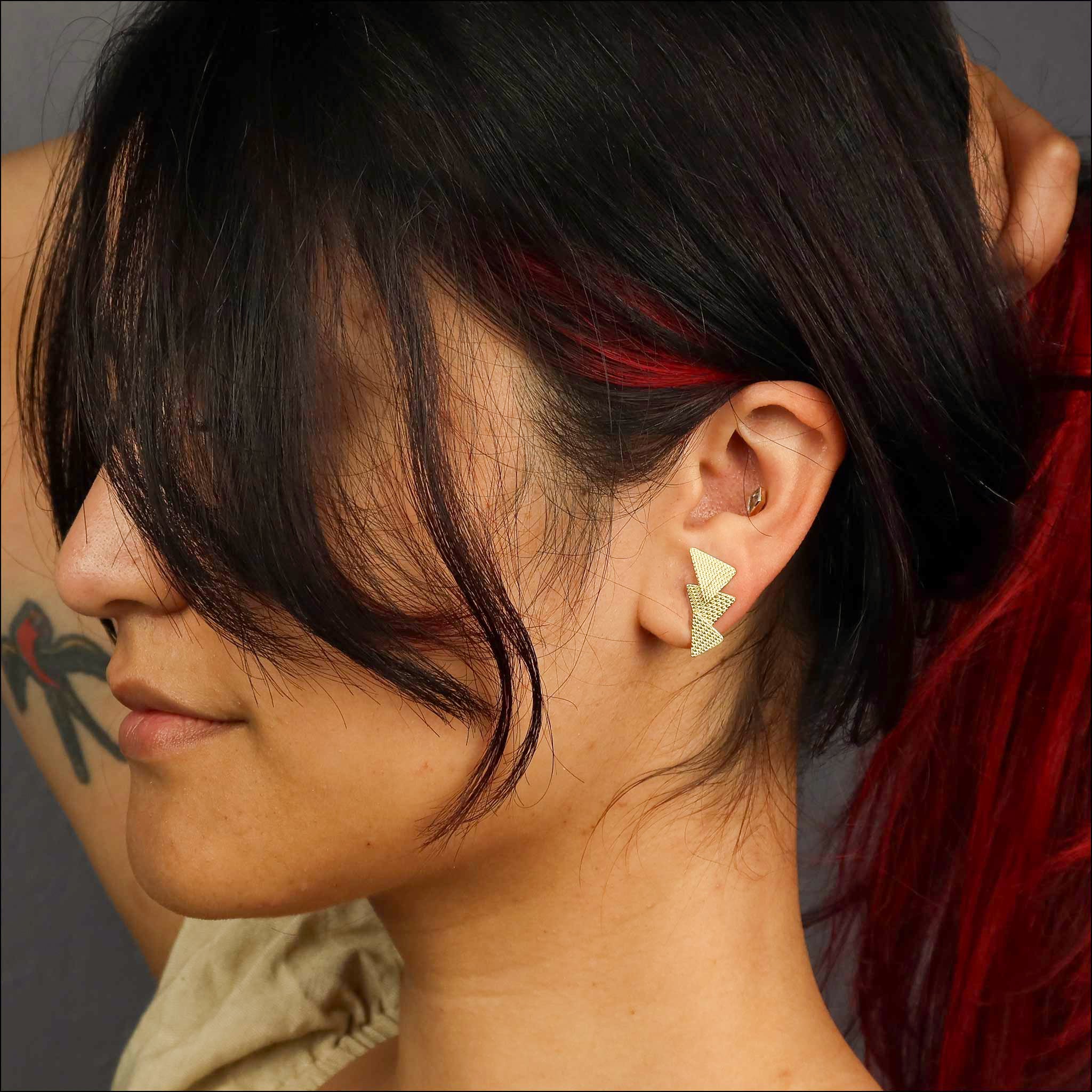 Triple Triangle Textured Earring Studs 18KY model