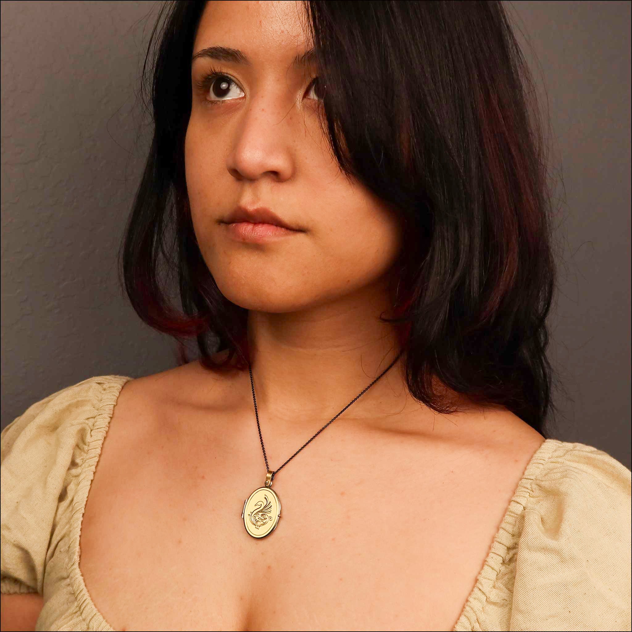 Hand Engraved Swan Locket Pendant Sterling Silver/22KY Bimetal 18KY Sterling Silver model