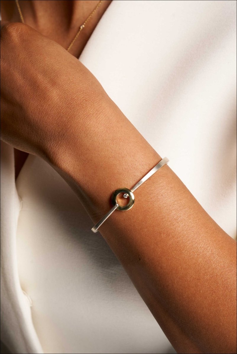 Diamond Circle Hinged Bangle Bracelet 18KY Sterling Silver - JewelsmithBracelets