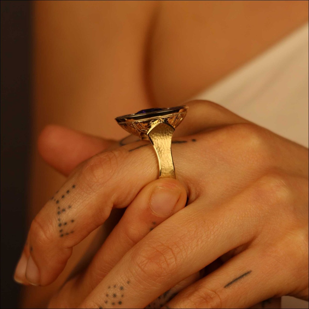 Hand Engraved Tanzanite and Sapphire Ring 18KY Platinum - JewelsmithRings