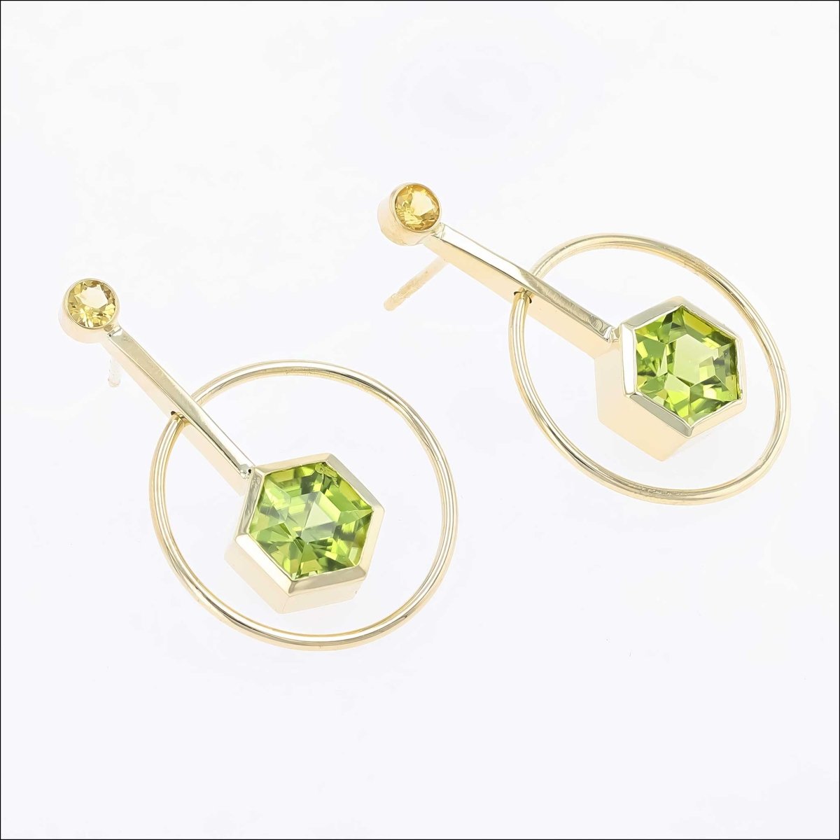 Hexagonal Peridot and Yellow Beryl Swinging Circle Earrings 18KY - JewelsmithEarrings