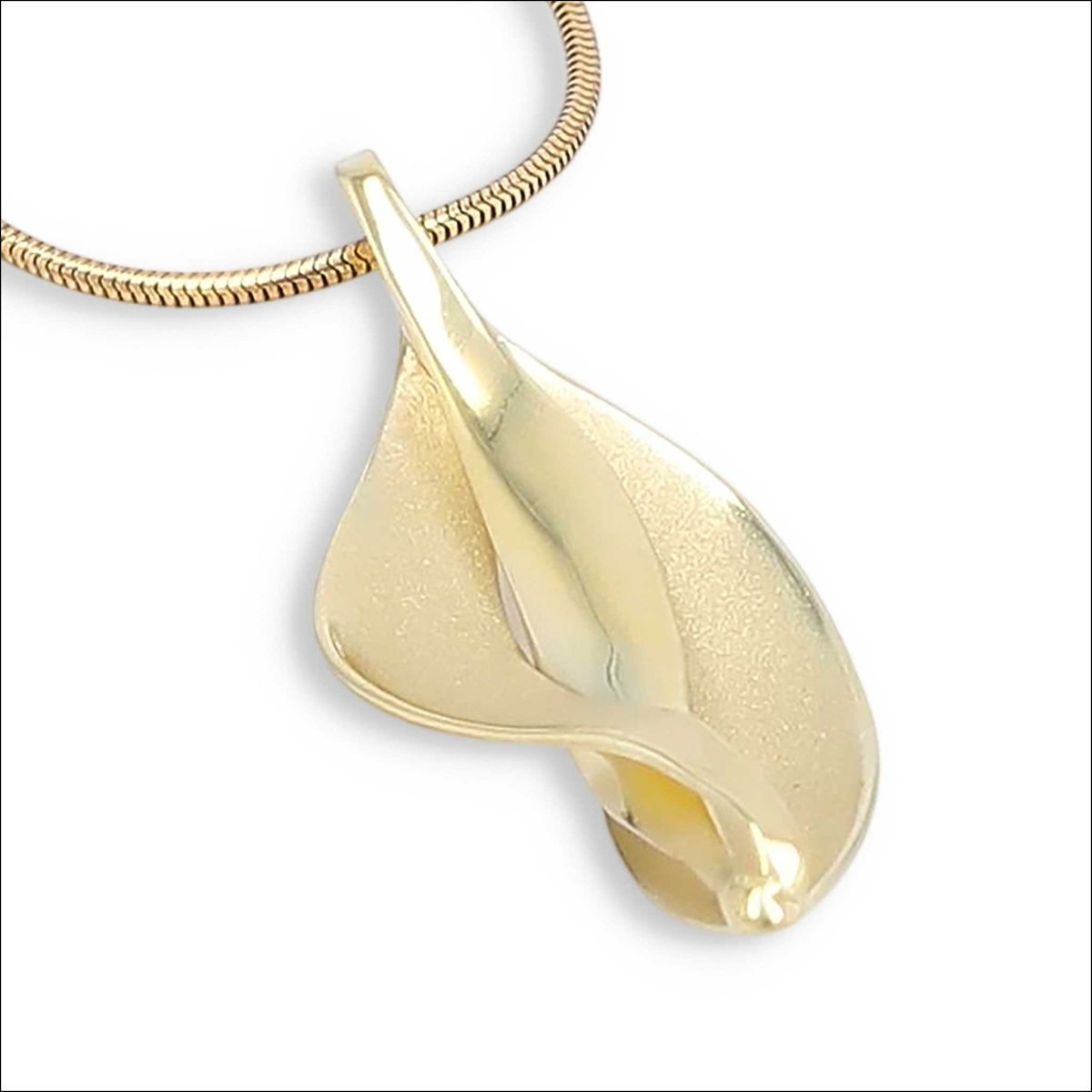 Leaf Pod Pendant 18KY - JewelsmithPendants