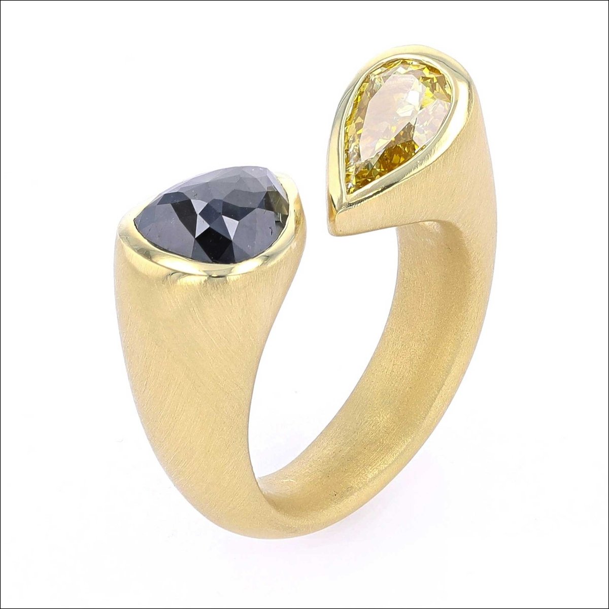 Pear Shaped Black and Yellow Diamond Kissing Ring 18KY - JewelsmithRings