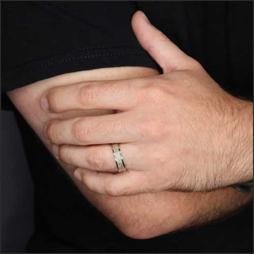 Wood Grain Wedding Band 14KW - JewelsmithBands