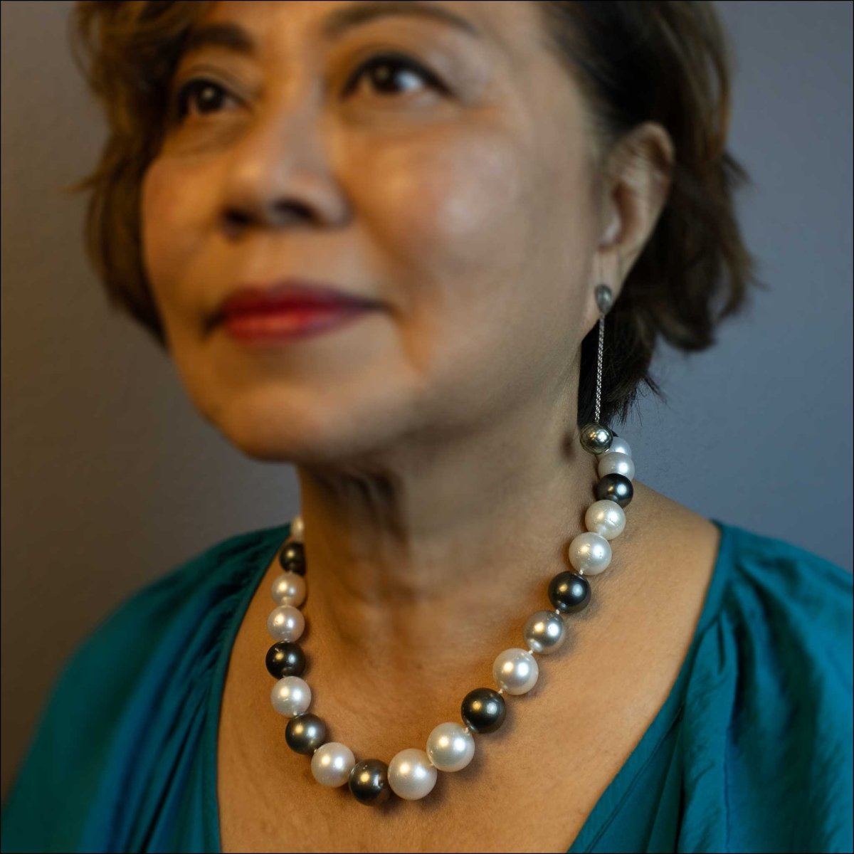 Black Tahitian White South Sea Pearl Strand 14KW 19" - JewelsmithNecklaces