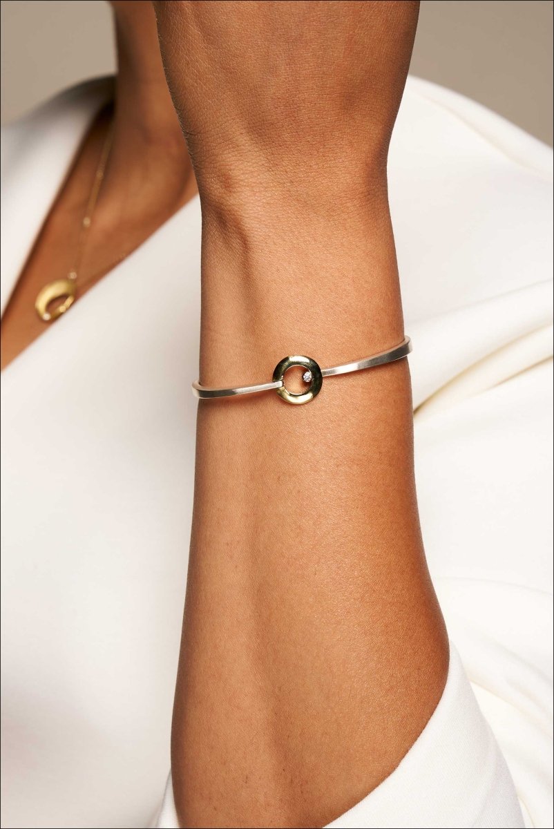 Diamond Circle Hinged Bangle Bracelet 18KY Sterling Silver - JewelsmithBracelets