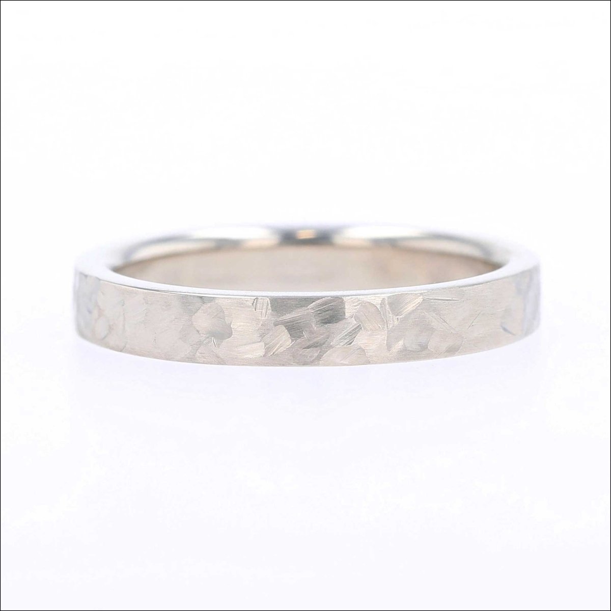 Flat Comfort Fit Hammered Wedding Band 14KW - JewelsmithBands