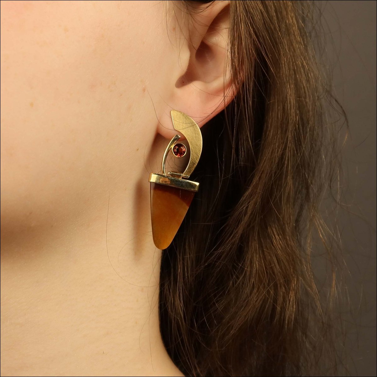 Agate Tongue Garnet Swing and Arc Earrings 18KY (Consignment) - JewelsmithEarrings