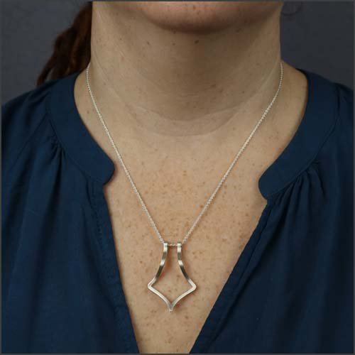 Ring holder projection necklace – Bijoun
